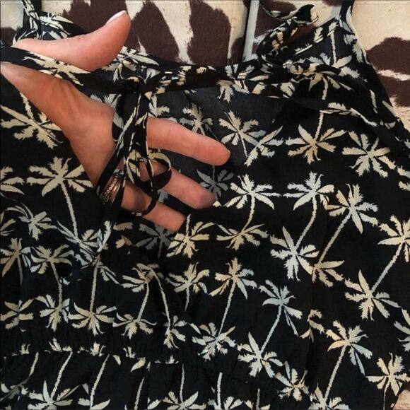 Black Palm Tree Shorts Romper MEDIUM - Picture 4 of 7